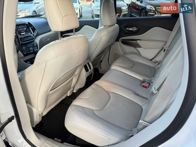 Білий Джип Cherokee, об'ємом двигуна 2.36 л та пробігом 96 тис. км за 18500 $, фото 42 на Automoto.ua