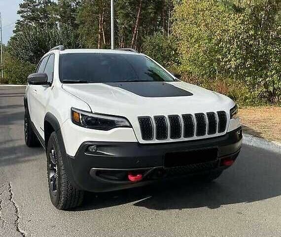 Белый Джип Чероки, объемом двигателя 3.2 л и пробегом 76 тыс. км за 16000 $, фото 2 на Automoto.ua