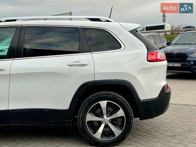 Білий Джип Cherokee, об'ємом двигуна 3.2 л та пробігом 76 тис. км за 18790 $, фото 4 на Automoto.ua
