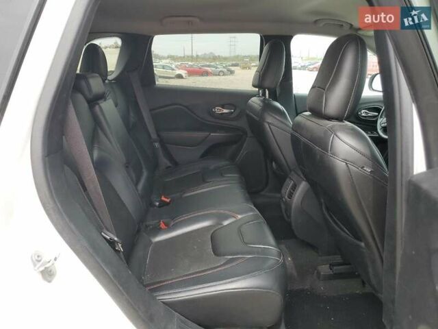 Білий Джип Cherokee, об'ємом двигуна 3.24 л та пробігом 128 тис. км за 3000 $, фото 9 на Automoto.ua