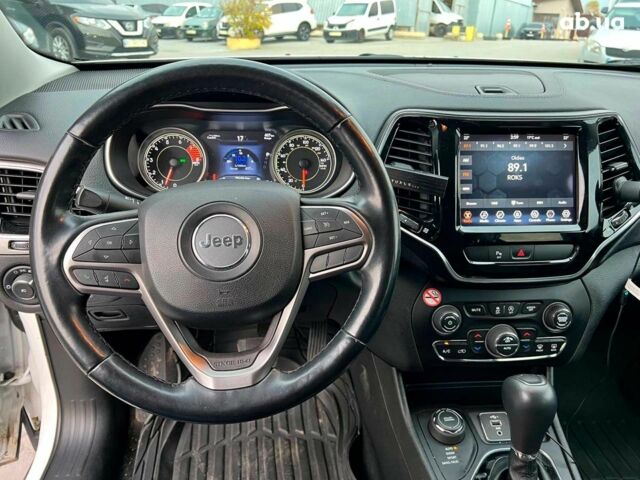 Білий Джип Cherokee, об'ємом двигуна 3.2 л та пробігом 76 тис. км за 18790 $, фото 22 на Automoto.ua