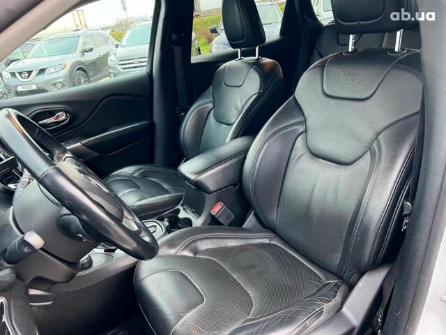 Білий Джип Cherokee, об'ємом двигуна 3.2 л та пробігом 76 тис. км за 18790 $, фото 19 на Automoto.ua