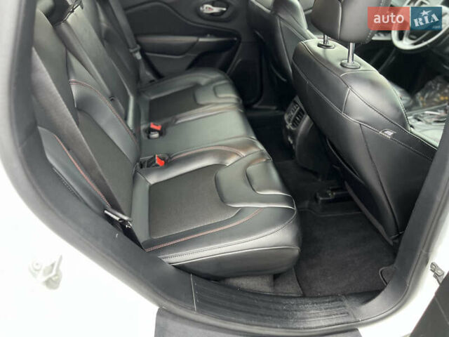 Белый Джип Чероки, объемом двигателя 3.24 л и пробегом 93 тыс. км за 21700 $, фото 13 на Automoto.ua