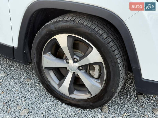 Белый Джип Чероки, объемом двигателя 2.36 л и пробегом 96 тыс. км за 18000 $, фото 21 на Automoto.ua