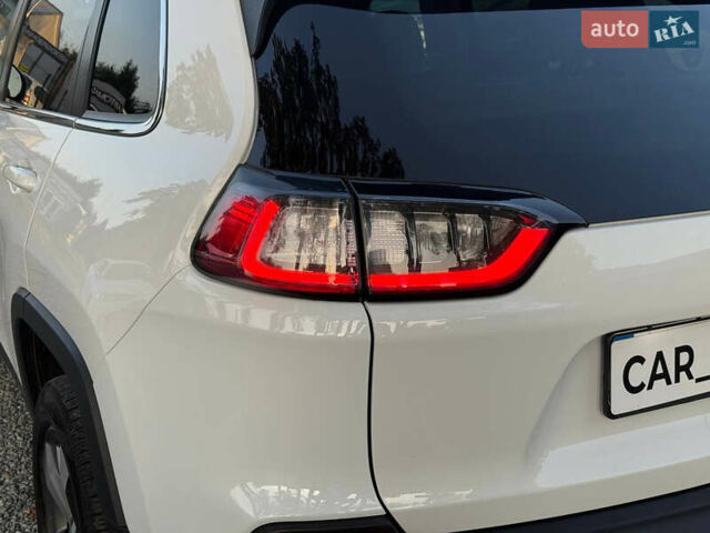 Белый Джип Чероки, объемом двигателя 2.36 л и пробегом 96 тыс. км за 18000 $, фото 10 на Automoto.ua