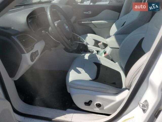 Білий Джип Cherokee, об'ємом двигуна 3.24 л та пробігом 21 тис. км за 3000 $, фото 6 на Automoto.ua