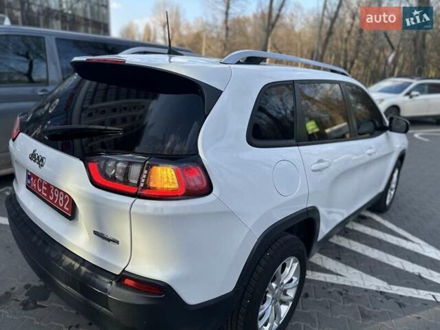 Белый Джип Чероки, объемом двигателя 2.36 л и пробегом 153 тыс. км за 14800 $, фото 4 на Automoto.ua