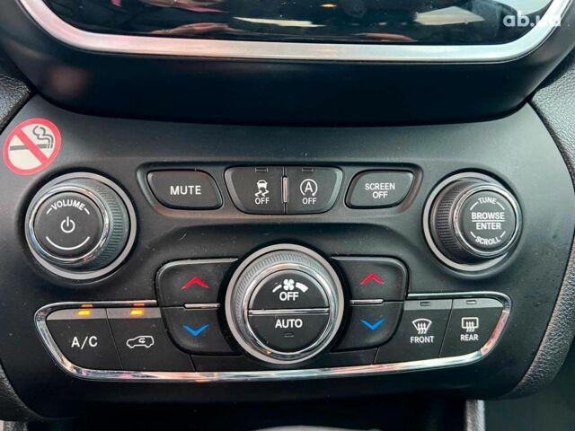 Білий Джип Cherokee, об'ємом двигуна 3.2 л та пробігом 76 тис. км за 18790 $, фото 31 на Automoto.ua