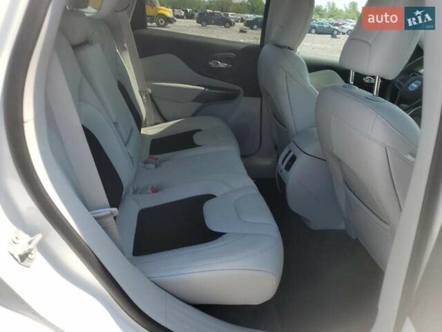 Білий Джип Cherokee, об'ємом двигуна 3.24 л та пробігом 21 тис. км за 3000 $, фото 9 на Automoto.ua