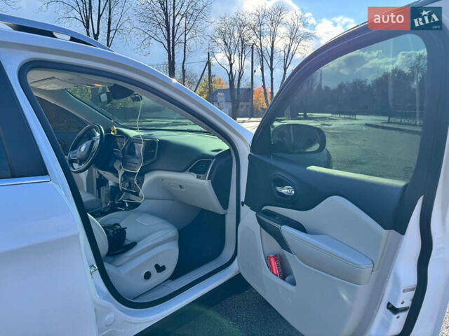 Білий Джип Cherokee, об'ємом двигуна 3.24 л та пробігом 67 тис. км за 24500 $, фото 8 на Automoto.ua