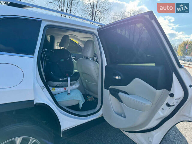 Білий Джип Cherokee, об'ємом двигуна 3.24 л та пробігом 67 тис. км за 24500 $, фото 9 на Automoto.ua