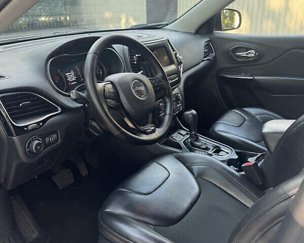 Белый Джип Чероки, объемом двигателя 2.36 л и пробегом 123 тыс. км за 15500 $, фото 5 на Automoto.ua