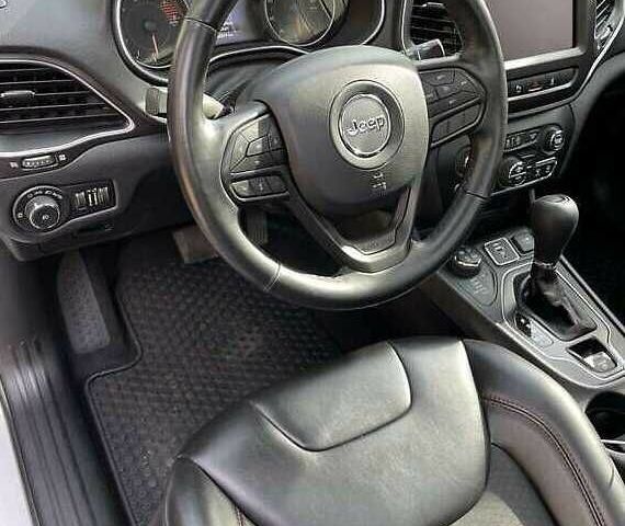 Белый Джип Чероки, объемом двигателя 3.2 л и пробегом 76 тыс. км за 16000 $, фото 4 на Automoto.ua