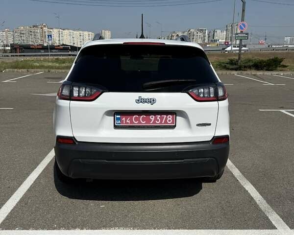 Белый Джип Чероки, объемом двигателя 2.36 л и пробегом 119 тыс. км за 16400 $, фото 2 на Automoto.ua
