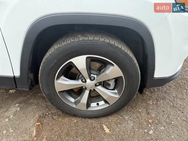 Белый Джип Чероки, объемом двигателя 3.24 л и пробегом 40 тыс. км за 22500 $, фото 8 на Automoto.ua