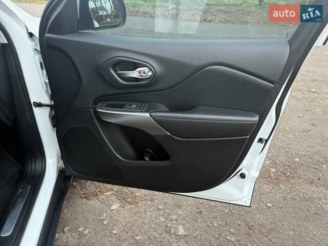 Белый Джип Чероки, объемом двигателя 3.24 л и пробегом 40 тыс. км за 22500 $, фото 20 на Automoto.ua