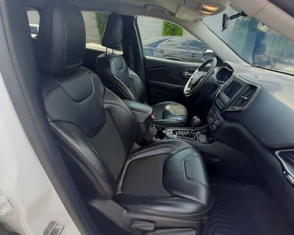 Білий Джип Cherokee, об'ємом двигуна 2.36 л та пробігом 69 тис. км за 18300 $, фото 10 на Automoto.ua