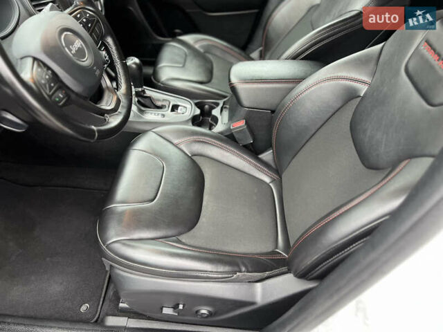 Белый Джип Чероки, объемом двигателя 3.24 л и пробегом 93 тыс. км за 21700 $, фото 10 на Automoto.ua