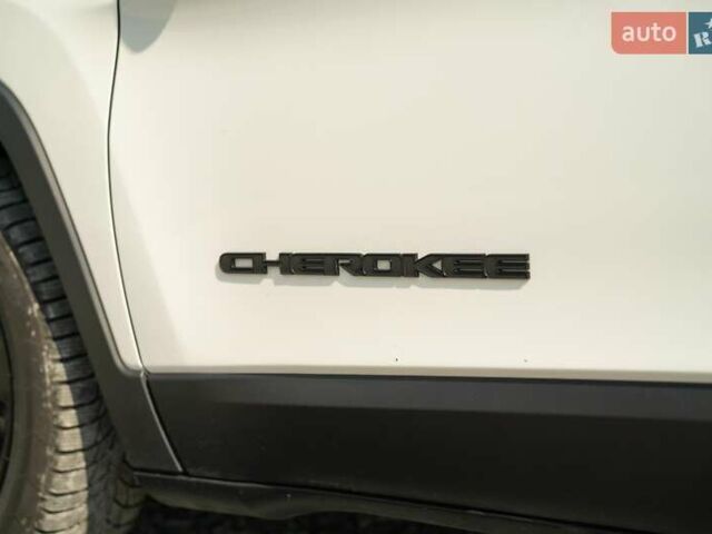 Білий Джип Cherokee, об'ємом двигуна 2.36 л та пробігом 194 тис. км за 18900 $, фото 11 на Automoto.ua