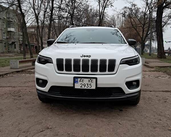 Белый Джип Чероки, объемом двигателя 3.24 л и пробегом 55 тыс. км за 21855 $, фото 1 на Automoto.ua