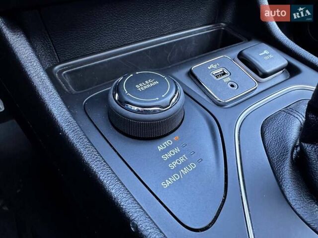 Белый Джип Чероки, объемом двигателя 3.2 л и пробегом 120 тыс. км за 22900 $, фото 22 на Automoto.ua