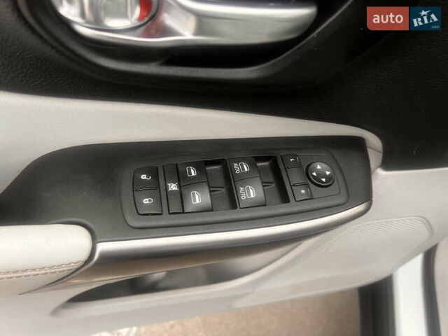 Білий Джип Cherokee, об'ємом двигуна 3.24 л та пробігом 60 тис. км за 20500 $, фото 21 на Automoto.ua