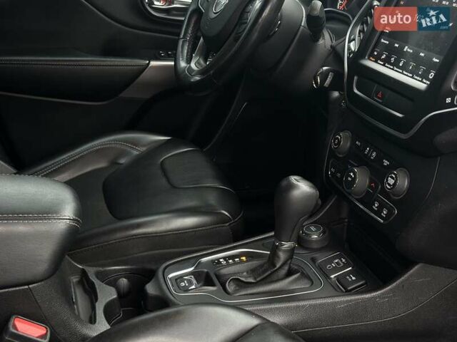 Белый Джип Чероки, объемом двигателя 3.24 л и пробегом 68 тыс. км за 19900 $, фото 20 на Automoto.ua