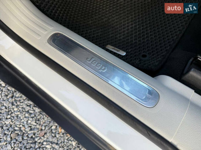 Білий Джип Cherokee, об'ємом двигуна 2.36 л та пробігом 96 тис. км за 18500 $, фото 30 на Automoto.ua