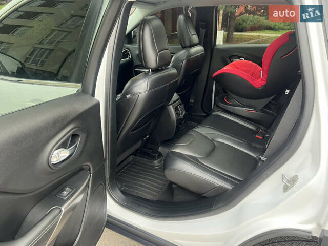 Белый Джип Чероки, объемом двигателя 3.24 л и пробегом 242 тыс. км за 21000 $, фото 12 на Automoto.ua