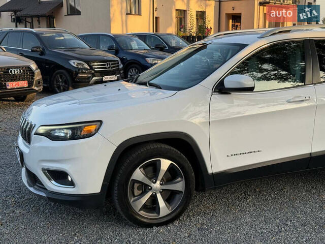 Білий Джип Cherokee, об'ємом двигуна 2.36 л та пробігом 96 тис. км за 18500 $, фото 4 на Automoto.ua