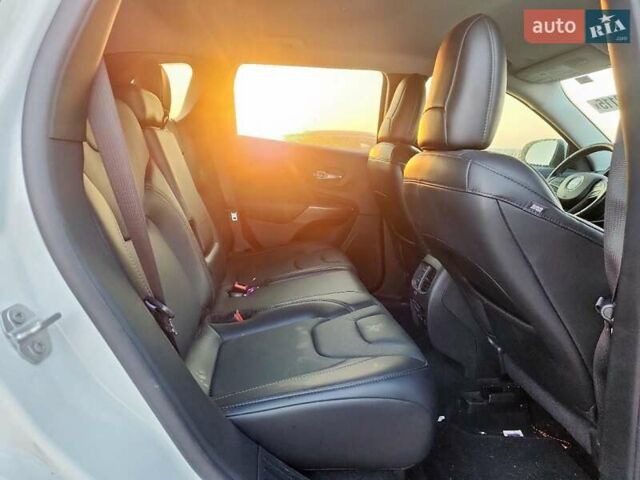 Білий Джип Cherokee, об'ємом двигуна 1.99 л та пробігом 46 тис. км за 3000 $, фото 12 на Automoto.ua
