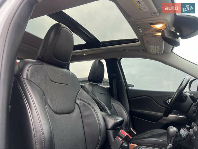 Белый Джип Чероки, объемом двигателя 3.24 л и пробегом 242 тыс. км за 21000 $, фото 13 на Automoto.ua