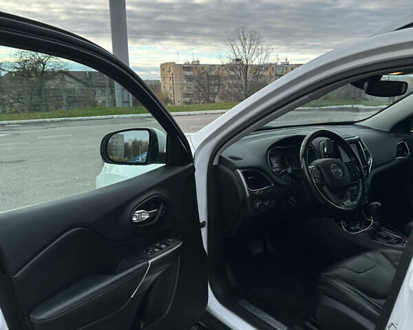 Белый Джип Чероки, объемом двигателя 3.24 л и пробегом 109 тыс. км за 17900 $, фото 16 на Automoto.ua