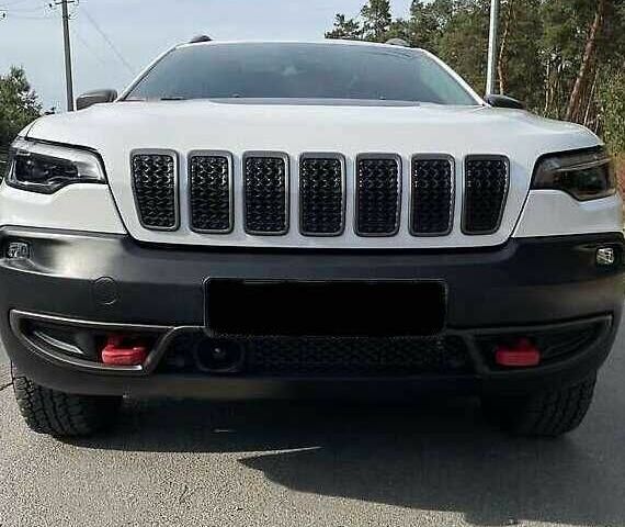 Белый Джип Чероки, объемом двигателя 3.2 л и пробегом 76 тыс. км за 16000 $, фото 1 на Automoto.ua