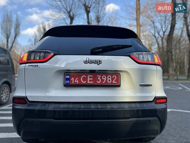 Белый Джип Чероки, объемом двигателя 2.36 л и пробегом 153 тыс. км за 14800 $, фото 2 на Automoto.ua