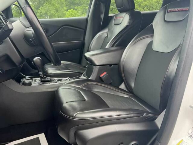 Белый Джип Чероки, объемом двигателя 3.2 л и пробегом 20 тыс. км за 9000 $, фото 8 на Automoto.ua