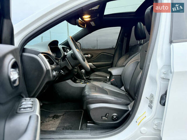 Белый Джип Чероки, объемом двигателя 3.2 л и пробегом 50 тыс. км за 22500 $, фото 71 на Automoto.ua