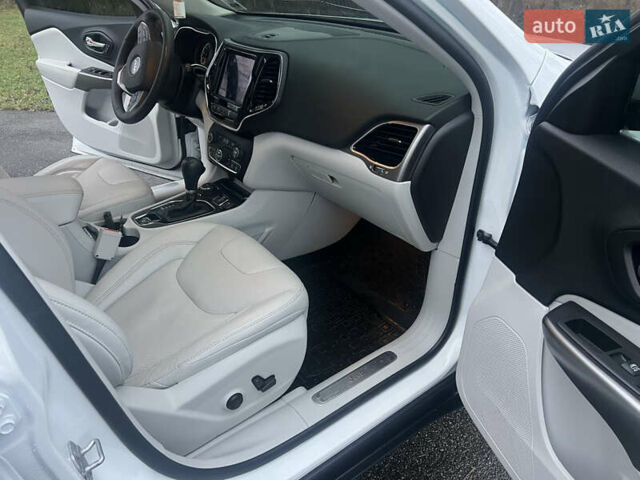 Белый Джип Чероки, объемом двигателя 3.24 л и пробегом 52 тыс. км за 21000 $, фото 8 на Automoto.ua