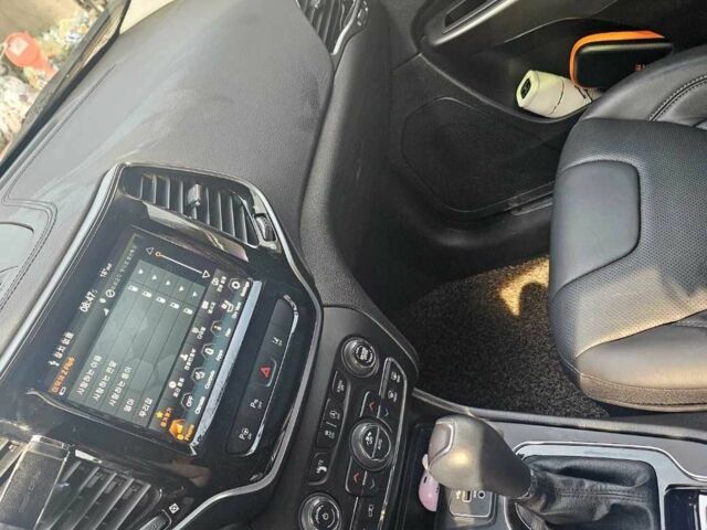 Белый Джип Чероки, объемом двигателя 2.4 л и пробегом 60 тыс. км за 15600 $, фото 4 на Automoto.ua