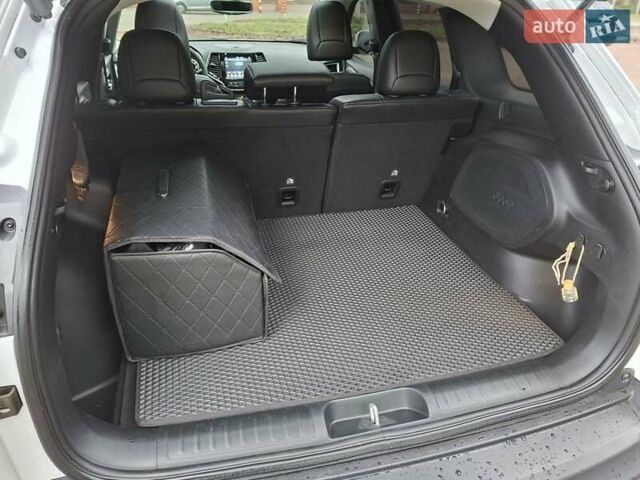 Білий Джип Cherokee, об'ємом двигуна 3.2 л та пробігом 78 тис. км за 23500 $, фото 25 на Automoto.ua