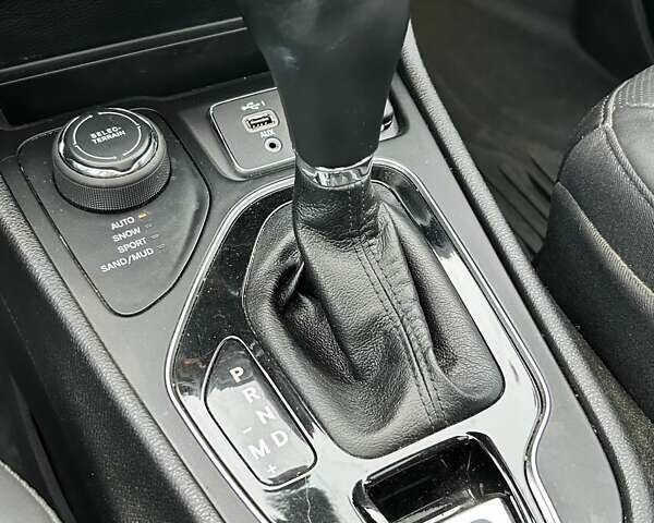 Білий Джип Cherokee, об'ємом двигуна 3.24 л та пробігом 69 тис. км за 21700 $, фото 26 на Automoto.ua