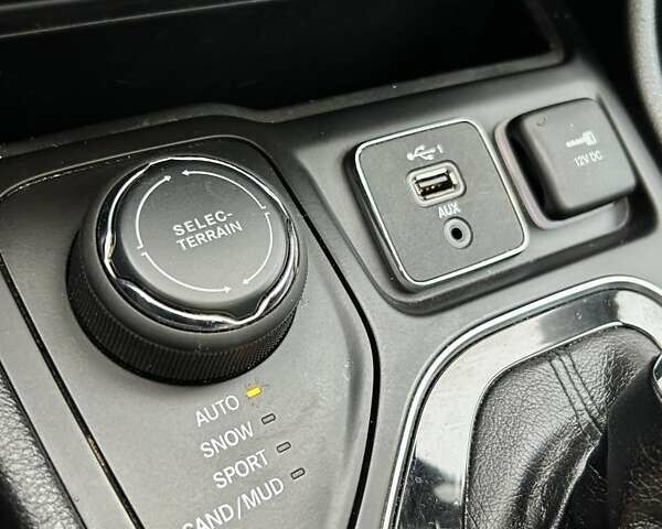 Белый Джип Чероки, объемом двигателя 3.24 л и пробегом 69 тыс. км за 21700 $, фото 34 на Automoto.ua