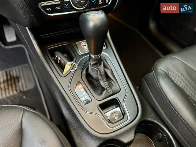 Белый Джип Чероки, объемом двигателя 3.2 л и пробегом 50 тыс. км за 22500 $, фото 40 на Automoto.ua