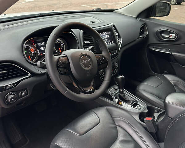 Білий Джип Cherokee, об'ємом двигуна 2.36 л та пробігом 49 тис. км за 16500 $, фото 9 на Automoto.ua