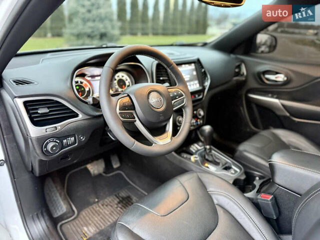 Белый Джип Чероки, объемом двигателя 3.2 л и пробегом 50 тыс. км за 22500 $, фото 33 на Automoto.ua