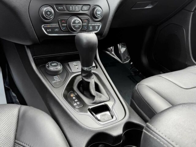 Білий Джип Cherokee, об'ємом двигуна 3.2 л та пробігом 37 тис. км за 14700 $, фото 9 на Automoto.ua