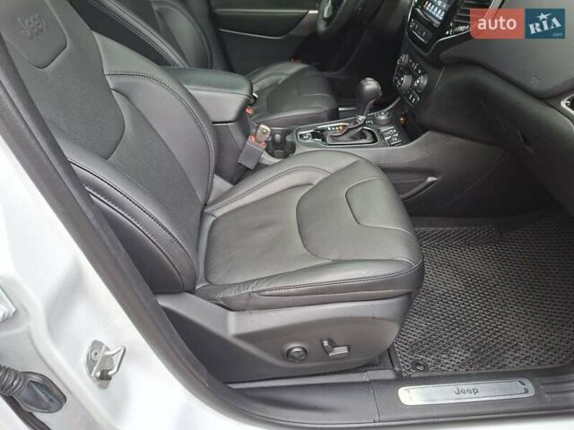 Білий Джип Cherokee, об'ємом двигуна 3.2 л та пробігом 78 тис. км за 23500 $, фото 34 на Automoto.ua