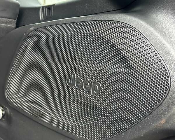 Білий Джип Cherokee, об'ємом двигуна 3.24 л та пробігом 69 тис. км за 21700 $, фото 17 на Automoto.ua