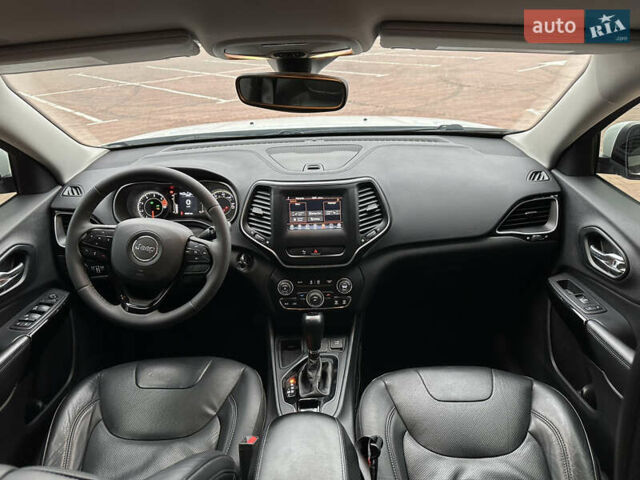 Білий Джип Cherokee, об'ємом двигуна 2.36 л та пробігом 49 тис. км за 16500 $, фото 20 на Automoto.ua
