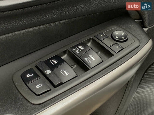 Белый Джип Чероки, объемом двигателя 3.2 л и пробегом 49 тыс. км за 22755 $, фото 50 на Automoto.ua